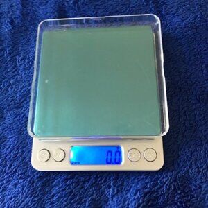Digital scale 2000g x 0.1 g size 4x5 inch (NWOT) 🎀